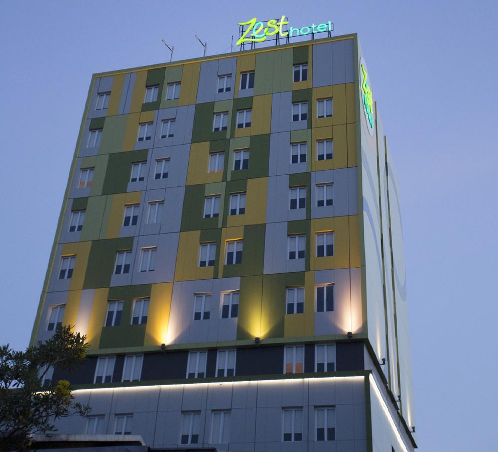Zest Hotel Jemursari Surabaya Exterior foto